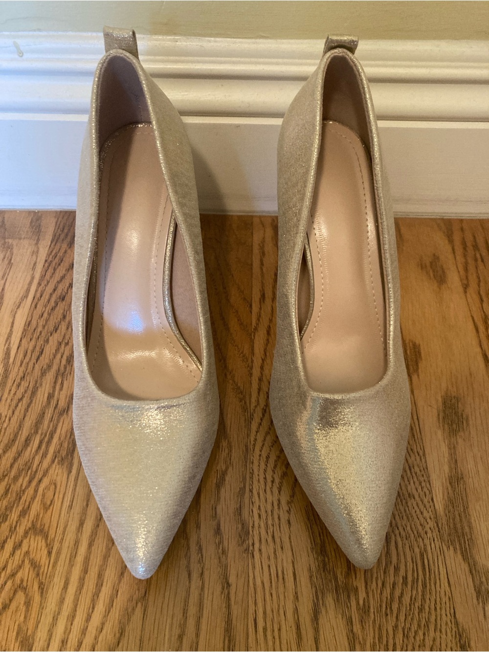 Beige shimmery pumps